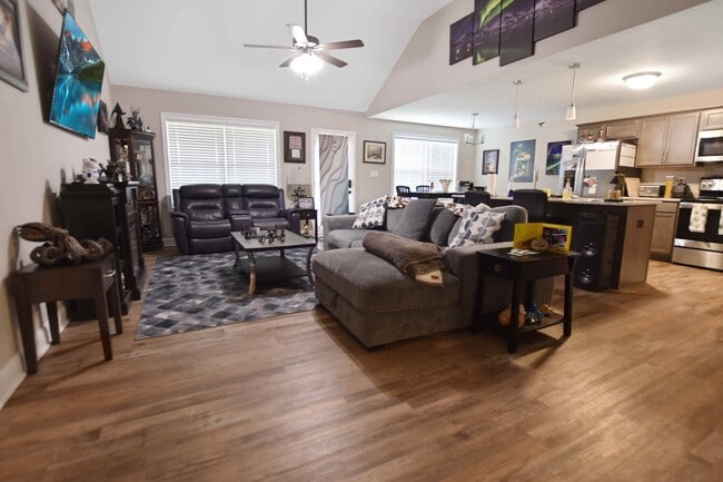 Building Photo - Pet Friendly Three Bedroom!