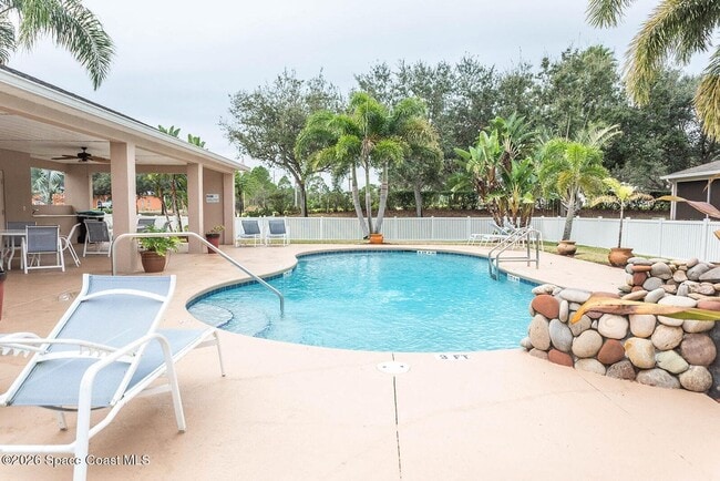 Foto del edificio - Welcome home to this beautifully maintained four-bedroom, three-bath townhome offering comfort, s...