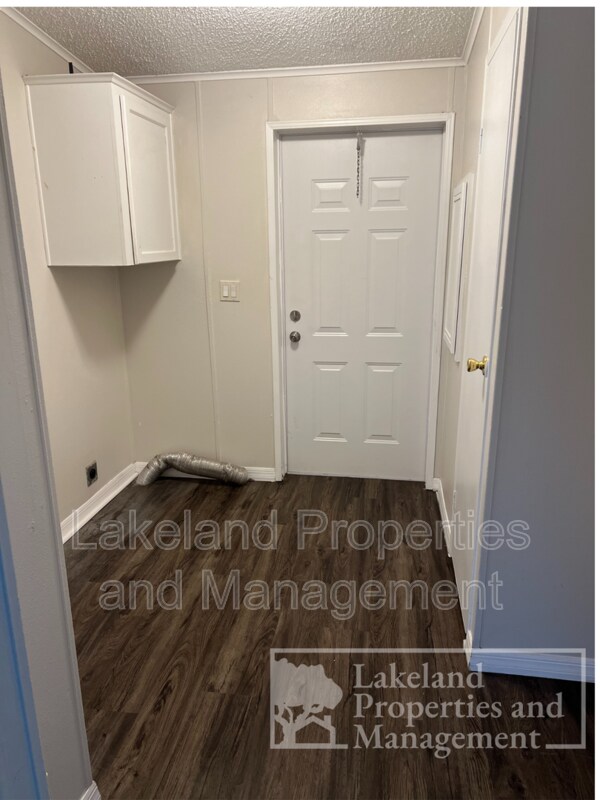 Building Photo - 5616 Forest Creek Rd