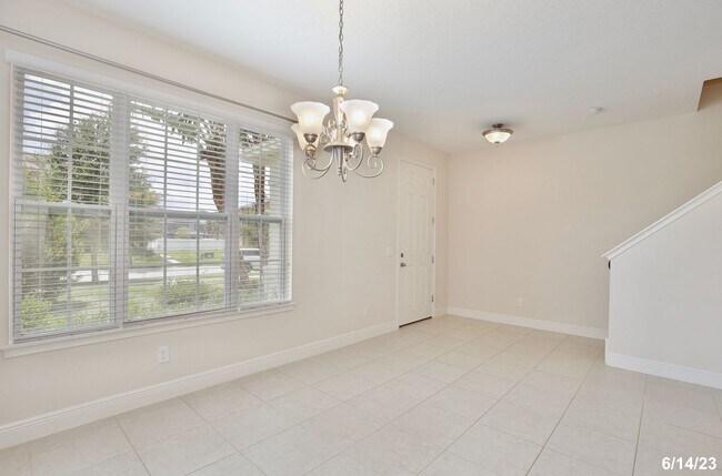 Foto del edificio - Beautiful 3/2.5 Spacious Townhome with a P...
