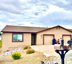 Building Photo - 9545 E Magma Dr