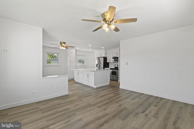 Foto del edificio - 7212 Bay Front Rd