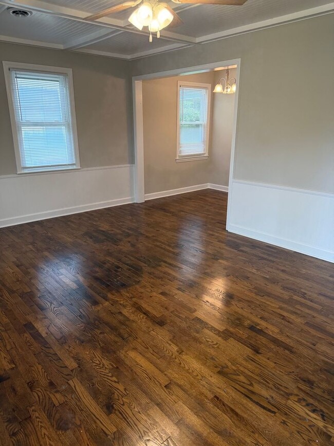 Building Photo - 2 Bedroom / 1.5 Bath Home in Kingsport TN