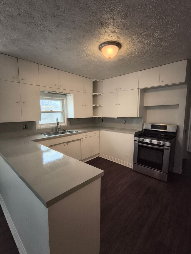 Foto del edificio - Spacious 3 Bedroom Home in Council Bluffs – Fully Updated!