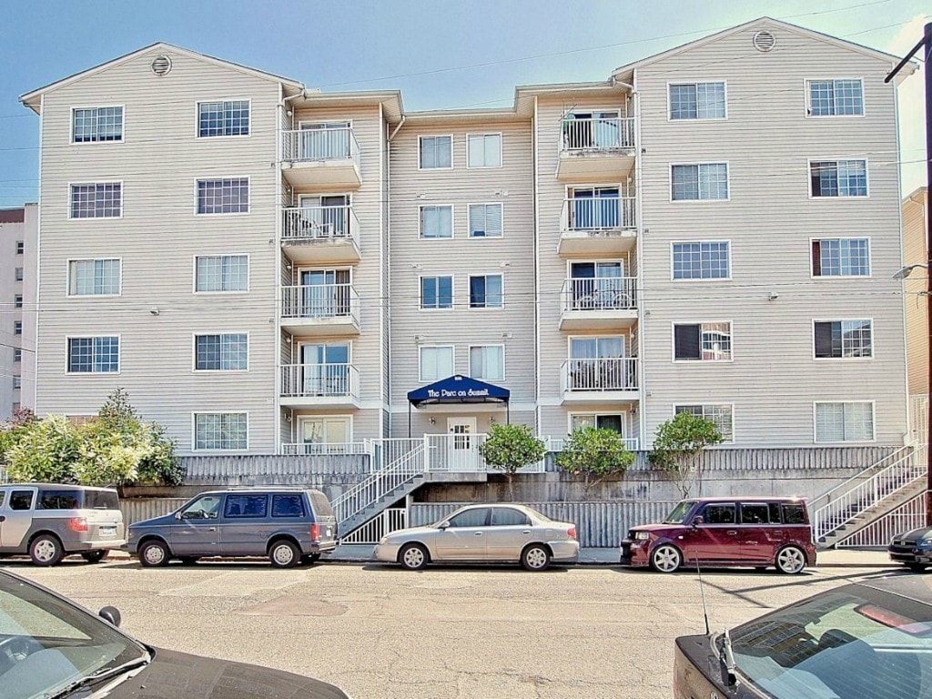 Exterior - 1616 Summit Ave