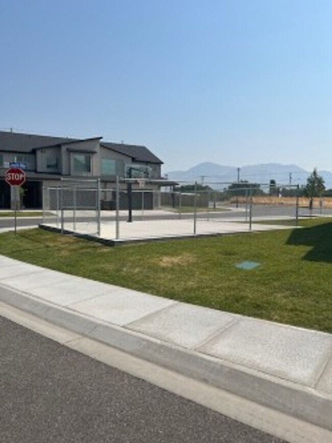 Foto del edificio - West Haven Townhouse 3 bedroom, 2.5 baths ...
