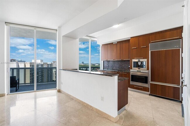 Foto del edificio - 16001 Collins Ave