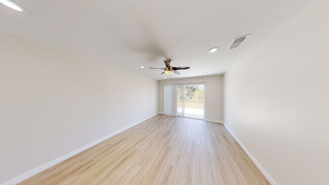 Building Photo - Newly Renovated (2022), 4BD/2BA