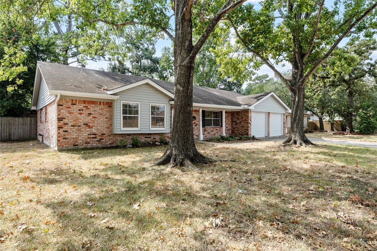 Primary Photo - 10429 Moorberry Ln