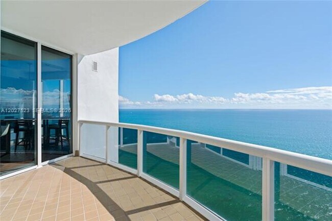 Foto del edificio - 18201 Collins Ave
