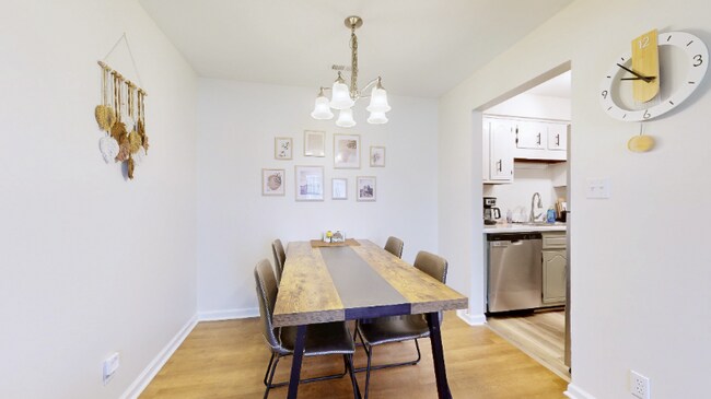 Foto del edificio - 253 White Oak Rd