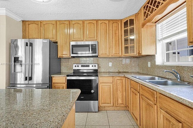 Foto del edificio - 2400 SW 103rd Ct