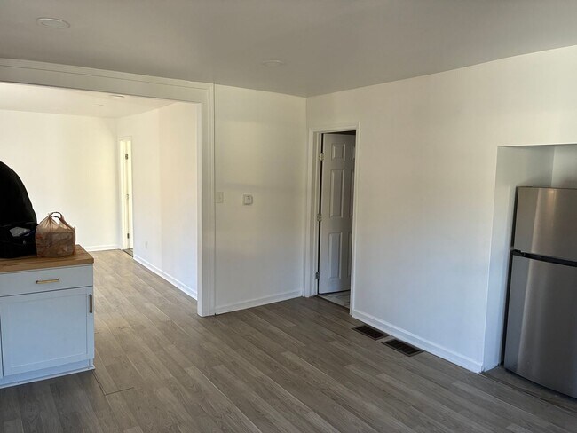 Foto del edificio - Fully Renovated 2-Bedroom Home with Huge Yard in Ferguson!