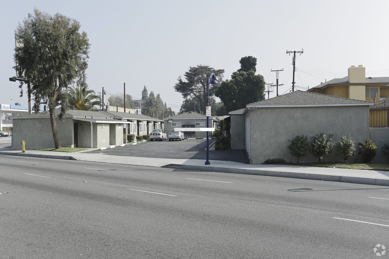 Primary Photo - 12618 Lakewood Blvd