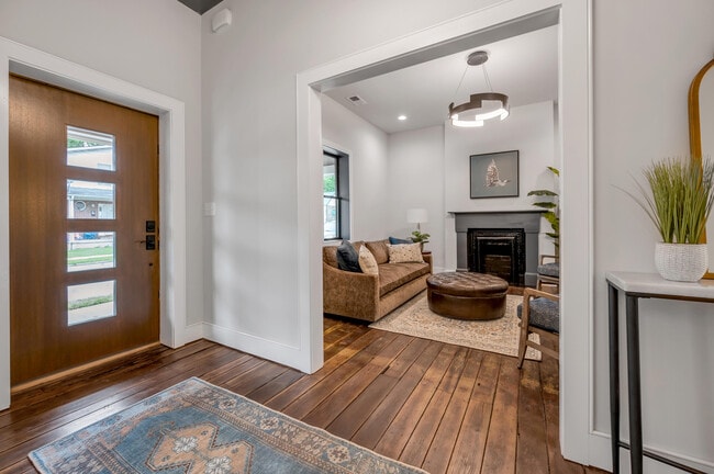 Building Photo - 373 Corral St