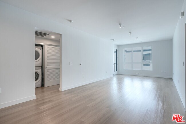 Foto del edificio - 10601 Washington Blvd