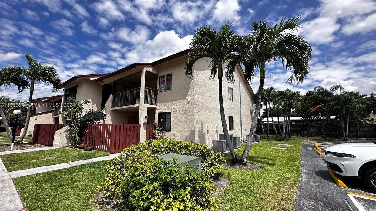 7901 Southgate Blvd Unit C6, North Lauderdale, FL 33068 Condo for