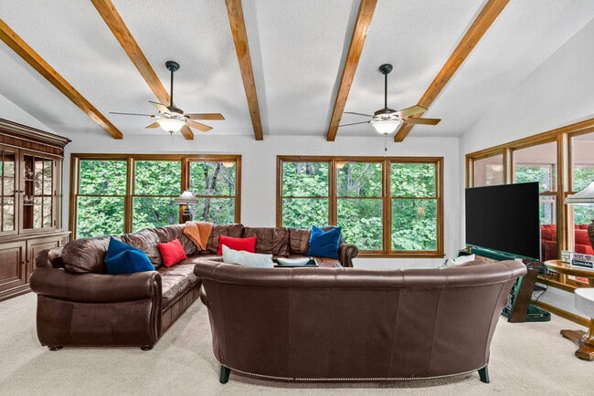 Foto del edificio - 723 Shorewood Cir