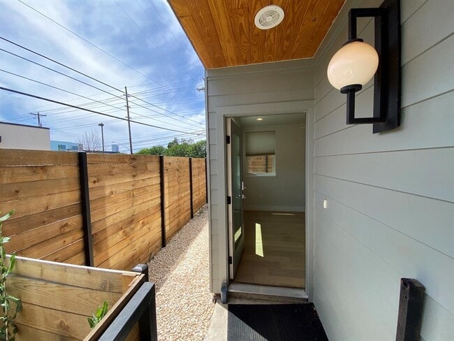 Building Photo - 1903 E 8th St