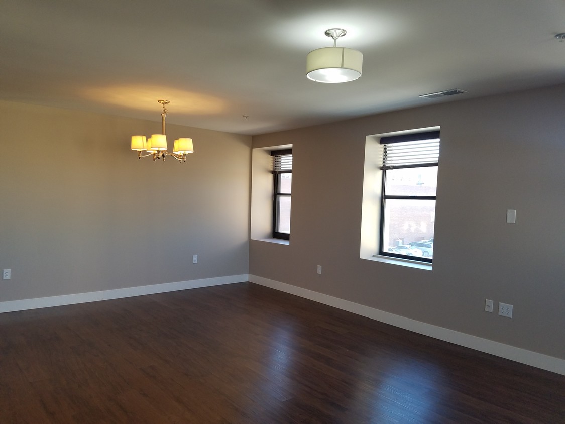 Dining - 105 1st St SE
