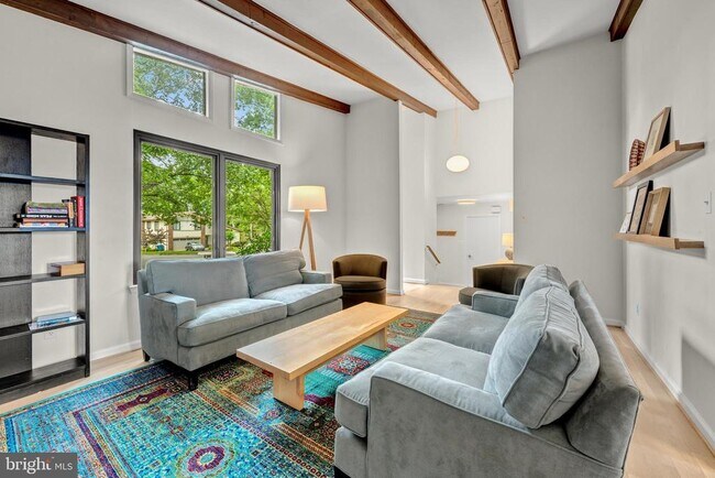 Foto del edificio - 6706 Pine Creek Ct
