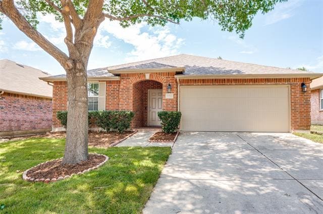 Foto principal - 10556 Midway Dr