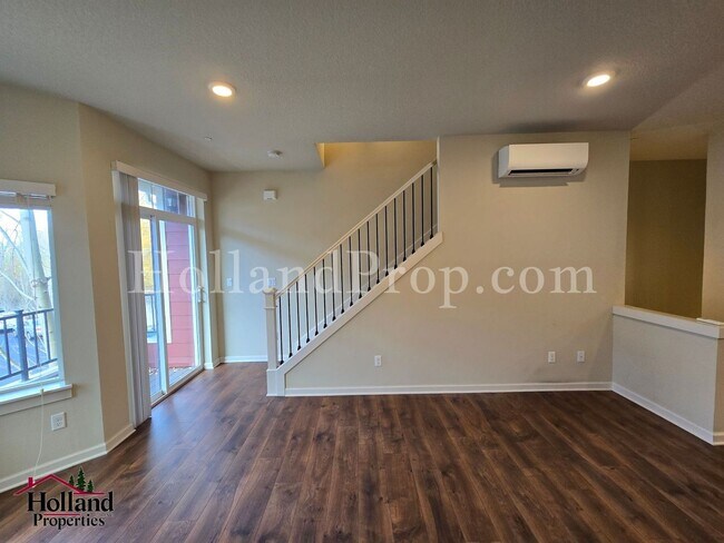 Foto del edificio - COMING SOON! Bright & Airy 2-Bed, 2.5-Bath Home with Balcony & Great Neighborhood Views in Hillsb...