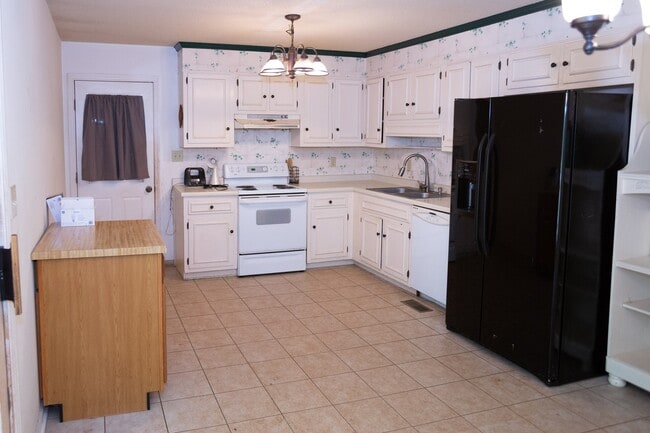 Photo - Available 3/2 house in Green Acres!