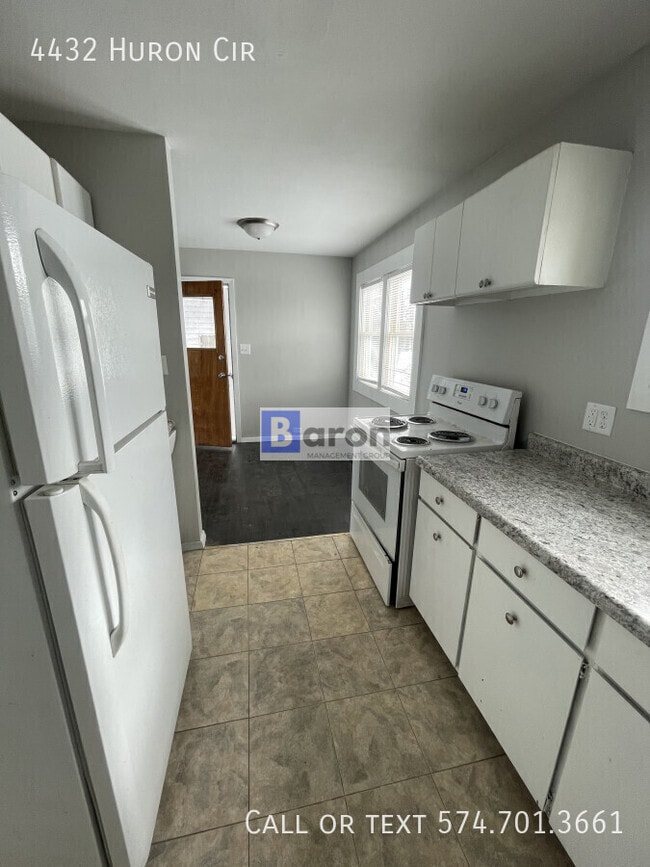 Building Photo - 4432 Huron Cir