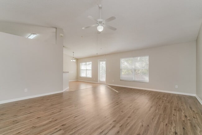 Building Photo - 214 Pleasant Hill Dr