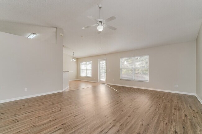 Foto del edificio - 214 Pleasant Hill Dr