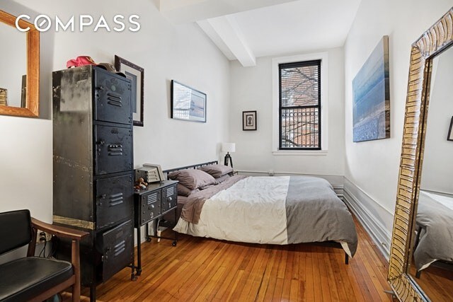 Foto del edificio - 431 E 12th St