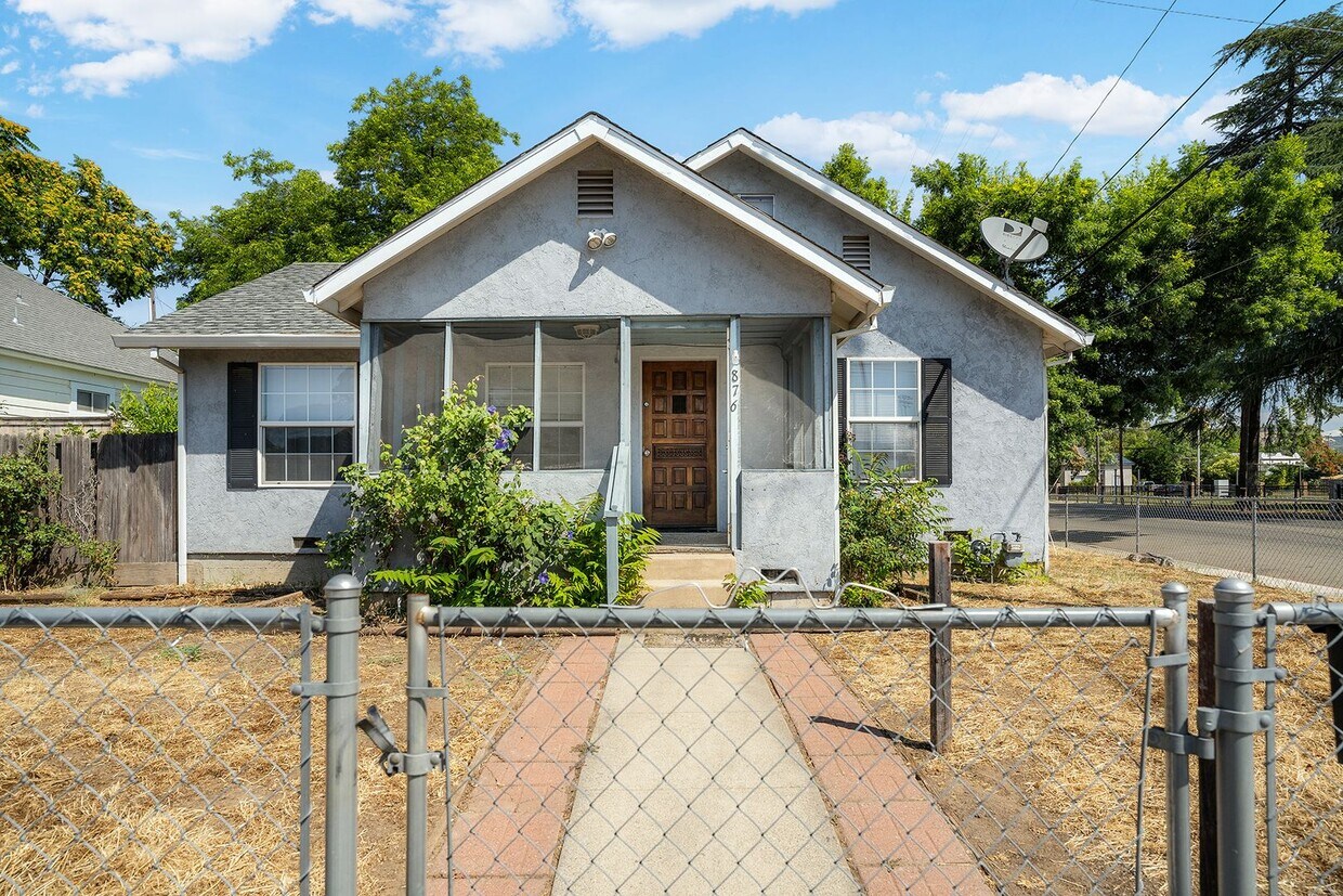 Primary Photo - 2 Bed 1 Bath Home