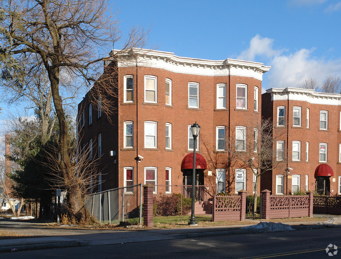 Foto del edificio - 176 New Britain Ave