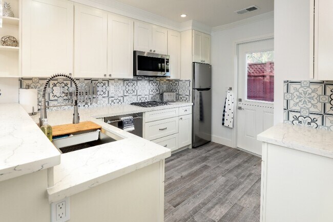 Foto del edificio - 765 E Meadow Dr