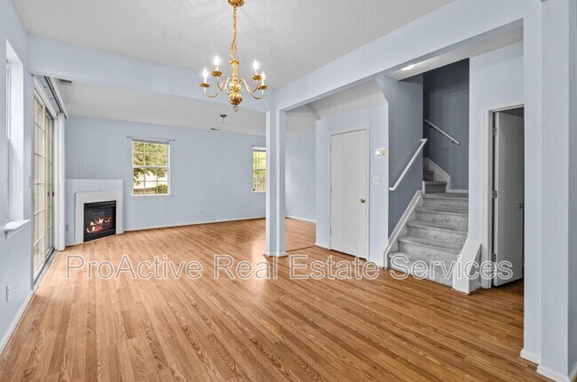 Building Photo - 11 Camellia Ln