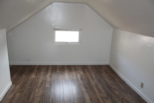 Building Photo - 329 McKinley St