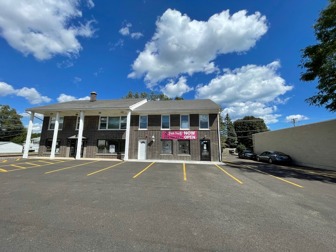 Primary Photo - 215 N Waukegan Rd