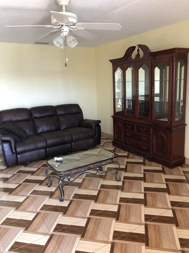 Building Photo - 23 Coventry A