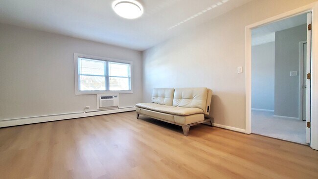 Building Photo - 6139 W Belmont Ave