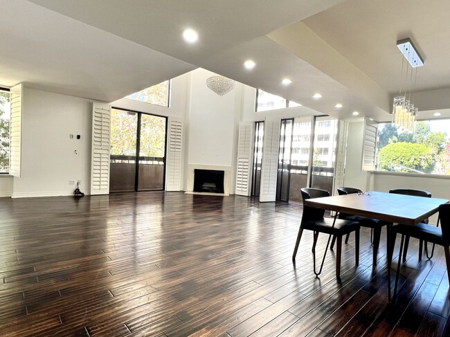 Spacious Living Room - 10590 Wilshire Blvd