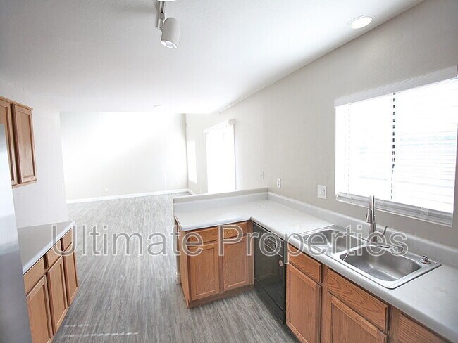 Foto del edificio - 12301 W Columbine Dr