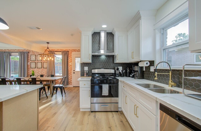 Building Photo - 9306 Bassoon Dr