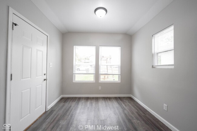 Building Photo - 955 N Traub Ave