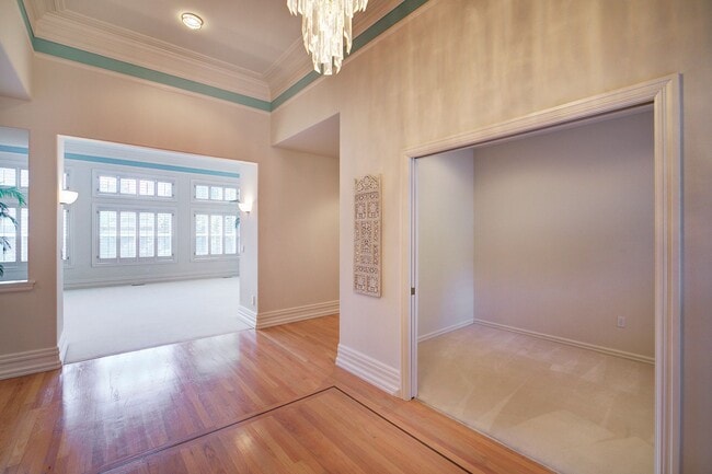 Building Photo - 3bd/2.5ba Bellevue Home