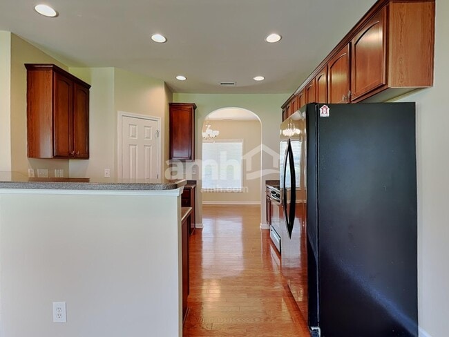 Building Photo - 88 Killington Dr