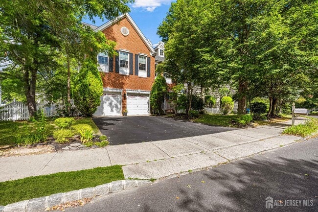 Building Photo - 46 Marion Dr