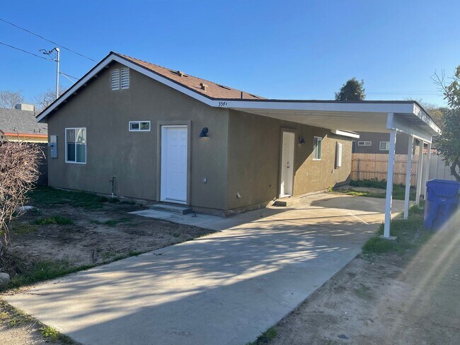 Building Photo - 354 1/2 S. G ST- 3 BEDROOM 1 BATH- EXETER