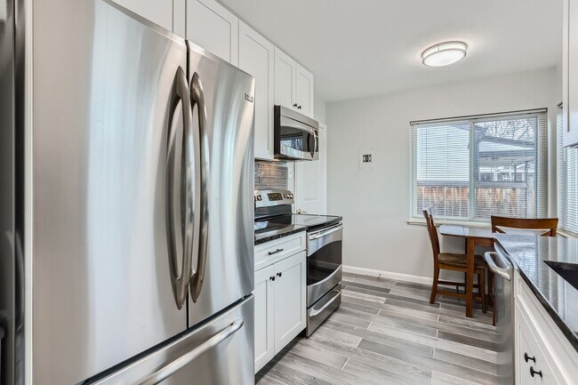 Building Photo - Chic 2 BDR Haven with Private Backyard