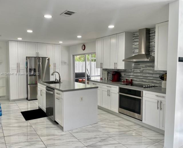 Foto del edificio - 4440 SW 72nd Ter